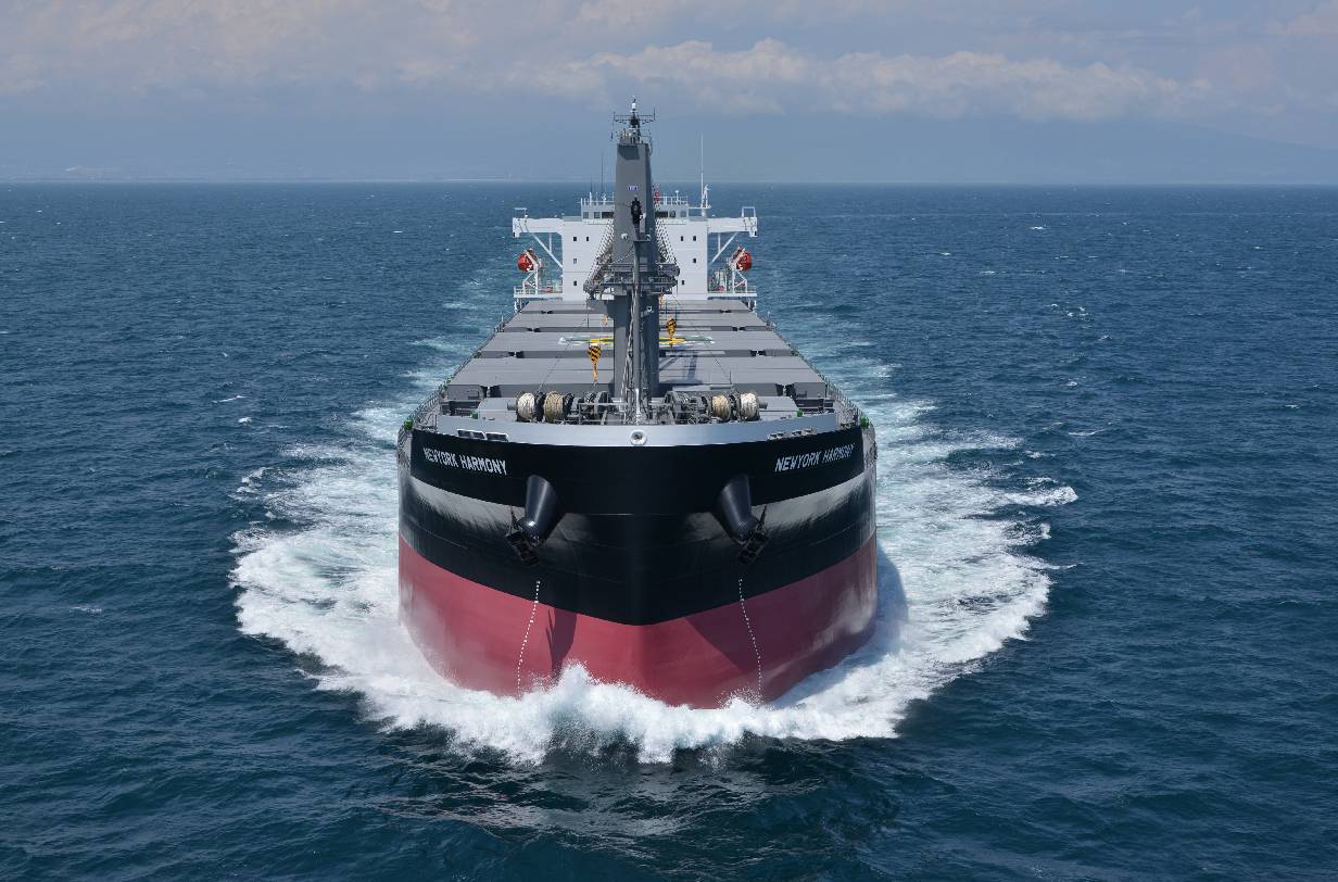 Handysize bulk carrier under way